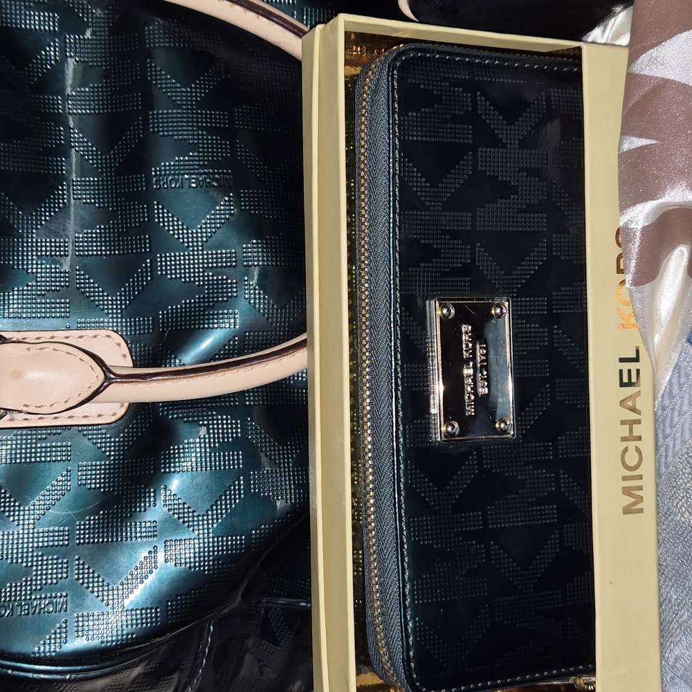💚Michael Kors 3pc Hunter Green Patent Signature Satchel, Wallet & Cosmetic Bag